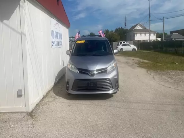 2018 toyota sienna xle